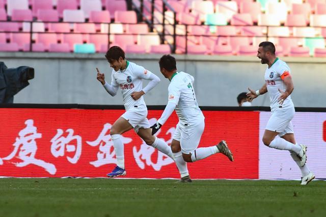 kaiyun体育-【中超】季骁宣两球巴顿难救主 青岛2比1天津止连败